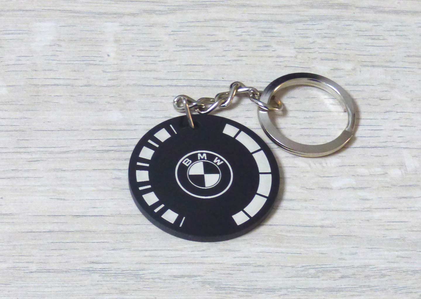 Llaveros para akt, llaveros para motos, llaveros de motos, llaveros para motociclistas, llaveros para moto personalizados, llaveros para motocicleta, llaveros de moto personalizados, llaveros acrílicos para motos, llaveros grabados para motos, llaveros personalizados en acrílico, llaveros con grabado láser para motos