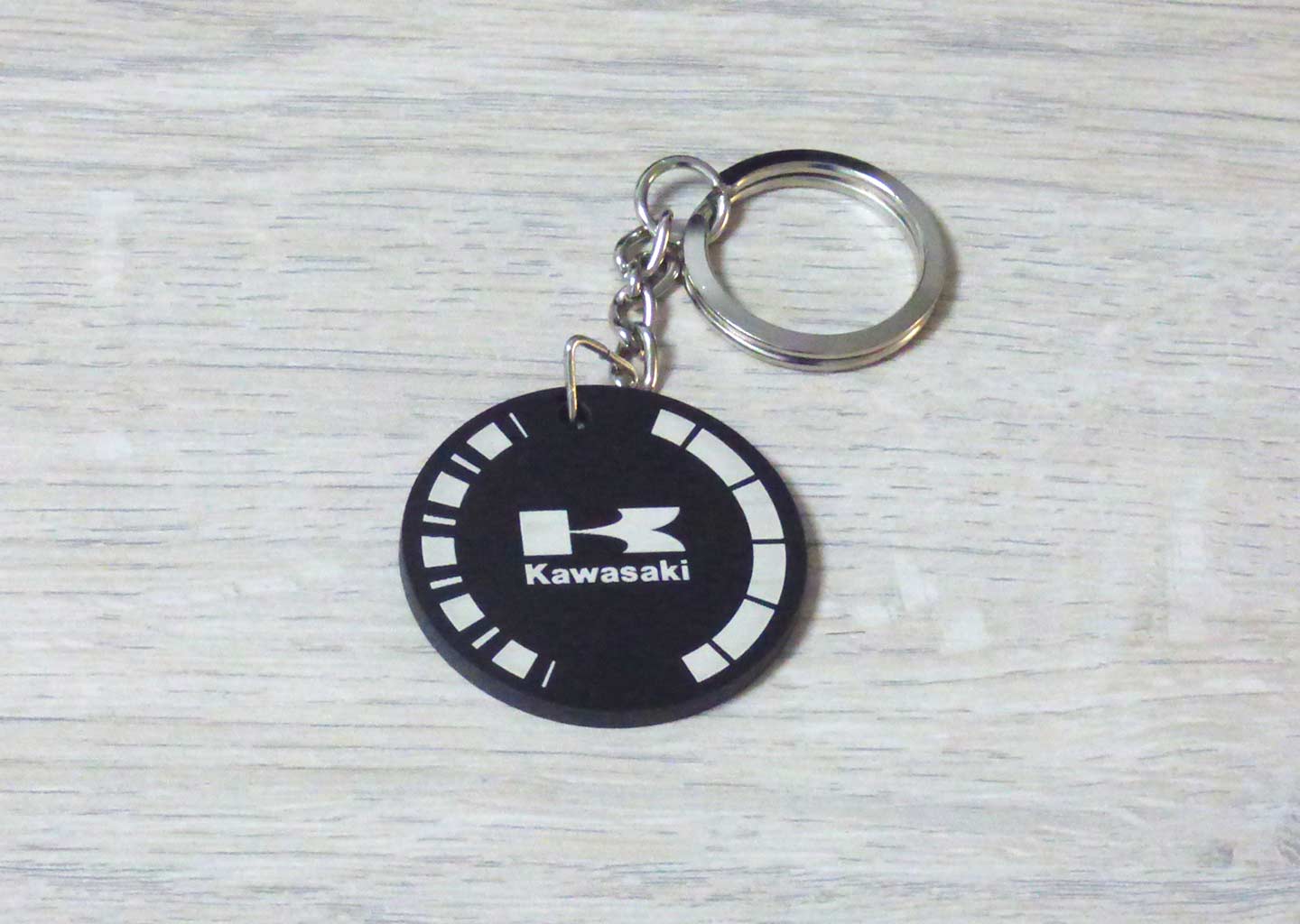 Llaveros para bajaj, llaveros para motos, llaveros de motos, llaveros para motociclistas, llaveros para moto personalizados, llaveros para motocicleta, llaveros de moto personalizados, llaveros acrílicos para motos, llaveros grabados para motos, llaveros personalizados en acrílico, llaveros con grabado láser para motos